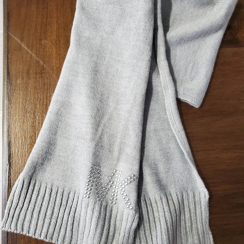Scarf - Picture 3 of 4